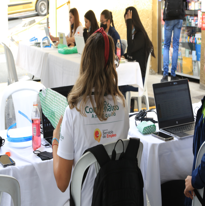 Trabajo sí hay: encuentra más de 1000 Vacantes en la Agencia de Empleo Comfenalco