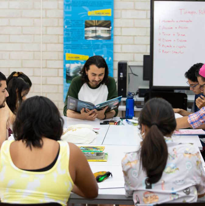 Comfenalco Antioquia participa de la Parada Juvenil de la Lectura en el Parque Biblioteca Belén