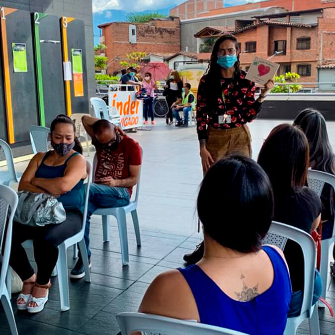 Vacúnate contra el COVID-19 y disfruta de la lectura en la Biblioteca Débora Arango