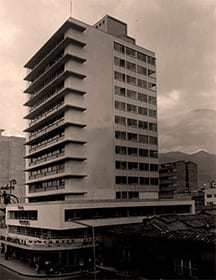 En 1978 se inició la adjudicación de subsidios de vivienda. Evento inaugural de la urbanización Tricentenario en Medellín. 

  