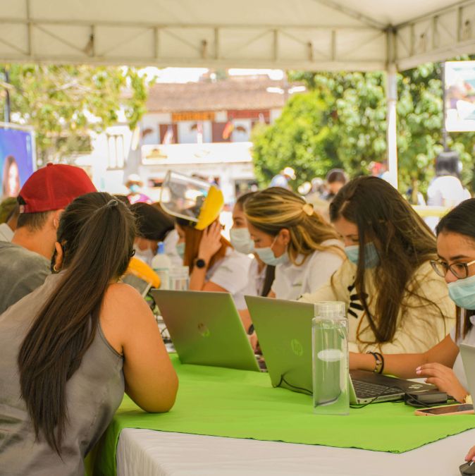 La Agencia de Empleo de Comfenalco Antioquia tiene más de 380 vacantes 